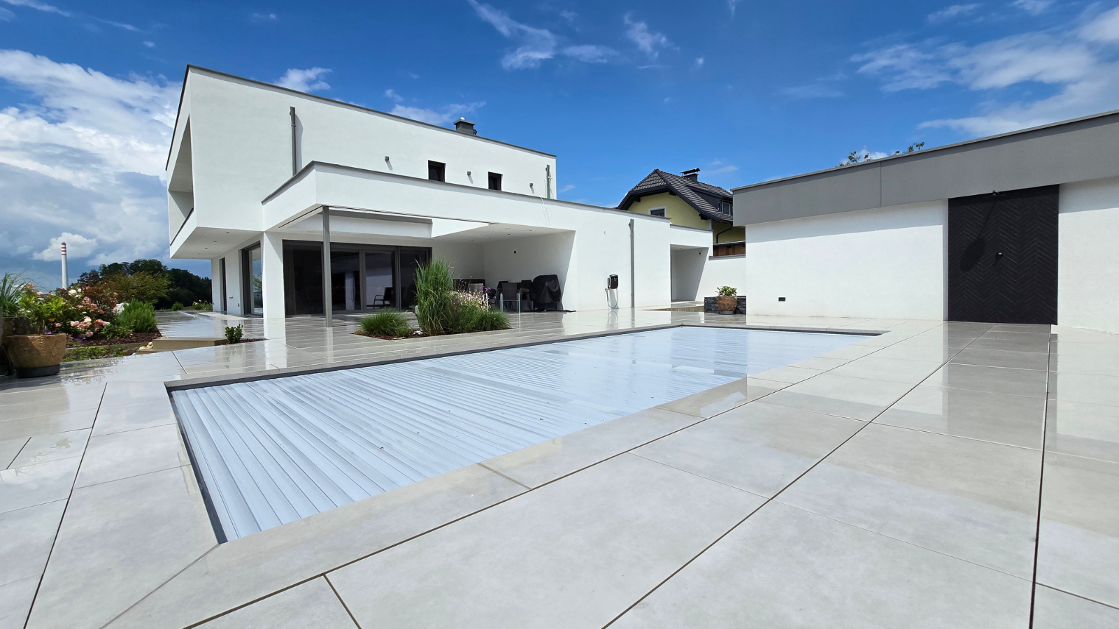 Projektvorstellung: Moderne Smart-Home-Villa – Architektur trifft Automation
